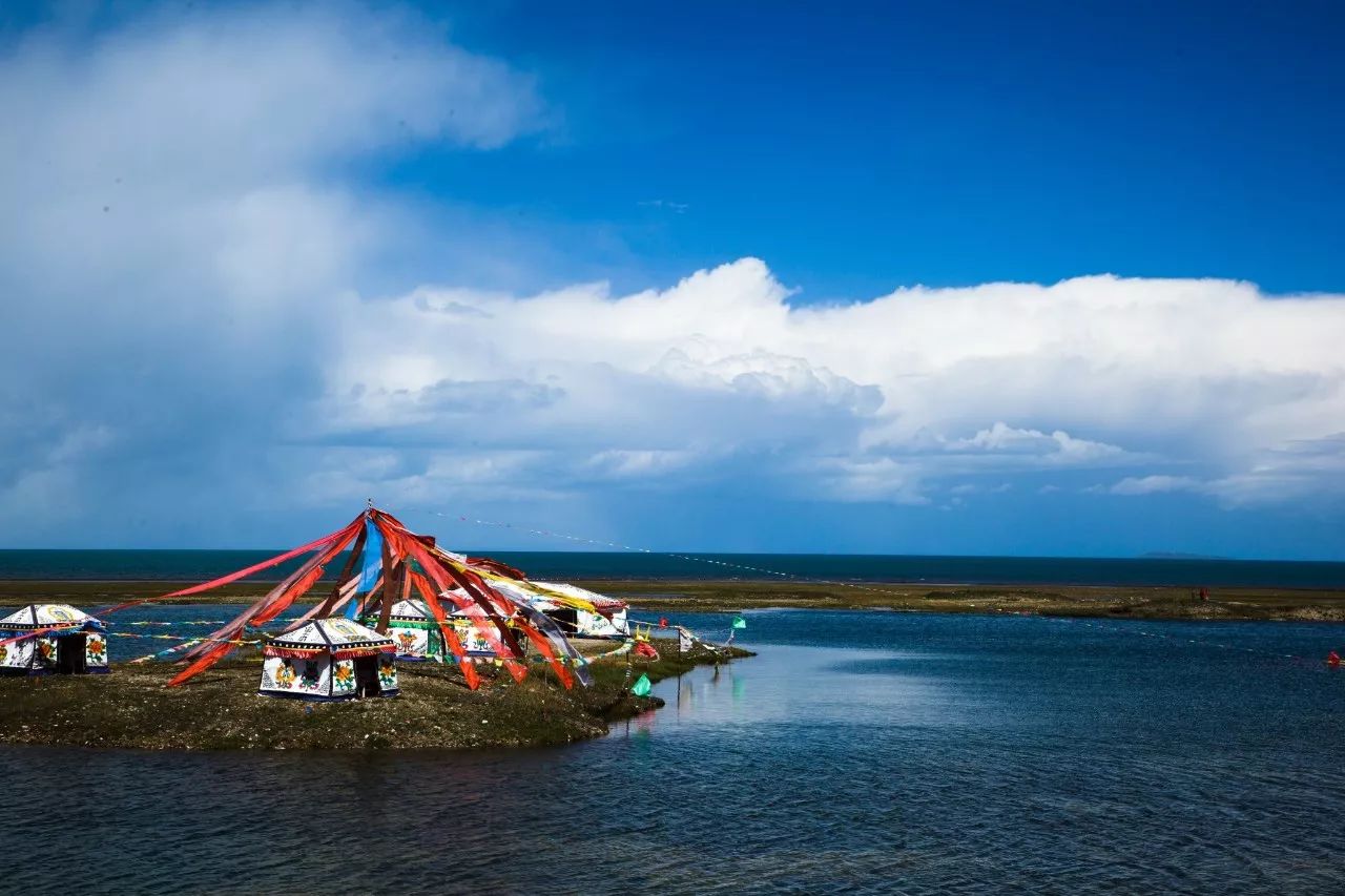 外交部发言人就青海问题发表评论